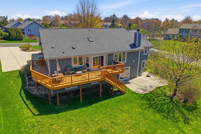 W136N6719 Claas ROAD, Menomonee Falls, WI 53051