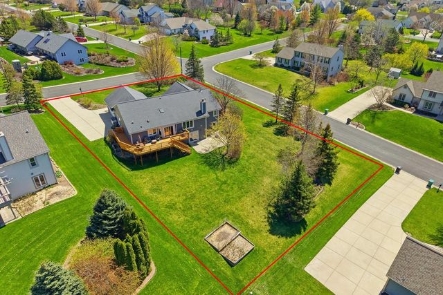 W136N6719 Claas ROAD, Menomonee Falls, WI 53051