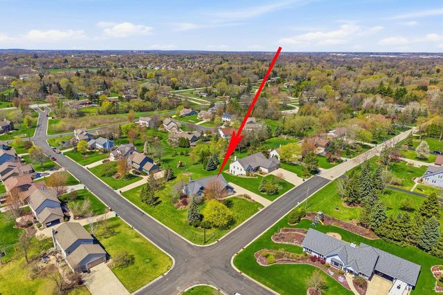 W136N6719 Claas ROAD, Menomonee Falls, WI 53051