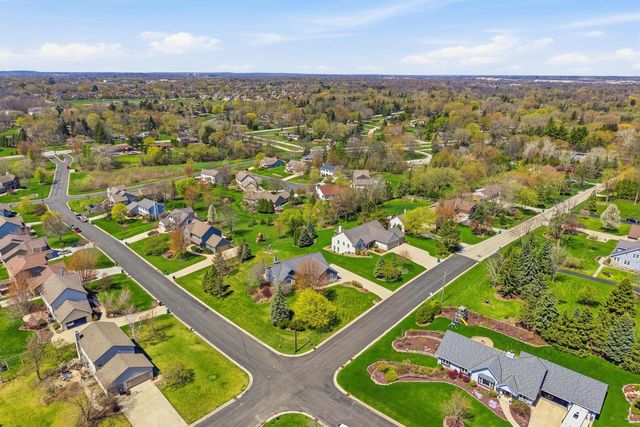 W136N6719 Claas ROAD, Menomonee Falls, WI 53051