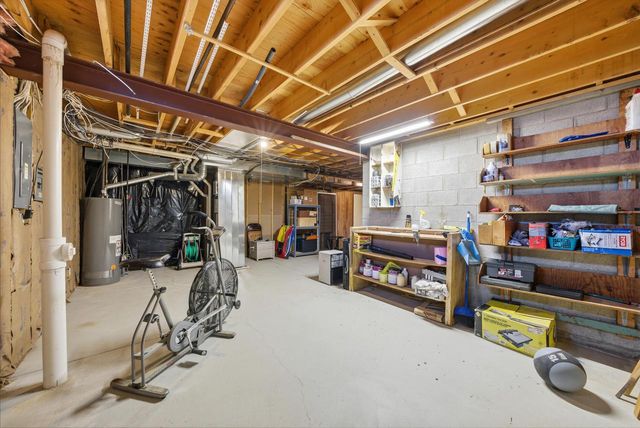 W136N6719 Claas ROAD, Menomonee Falls, WI 53051