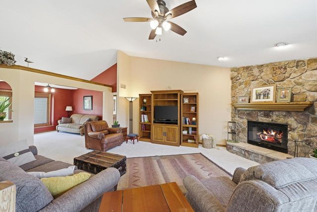 W136N6719 Claas ROAD, Menomonee Falls, WI 53051
