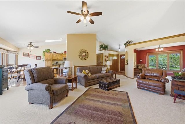 W136N6719 Claas ROAD, Menomonee Falls, WI 53051