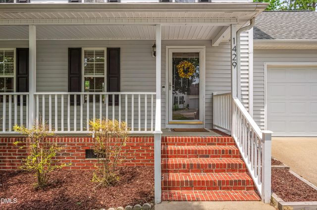 1429 E Stone Arch Drive, Fuquay Varina, NC 27526