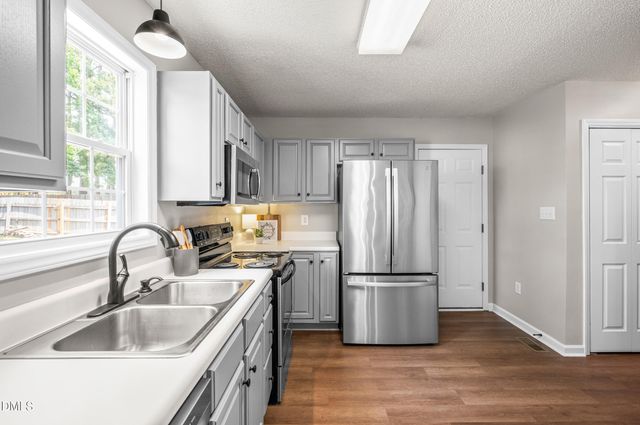 1429 E Stone Arch Drive, Fuquay Varina, NC 27526