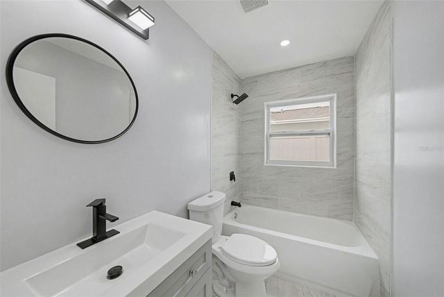 6802 CHIPPENDALE COURT, Tampa, FL 33634