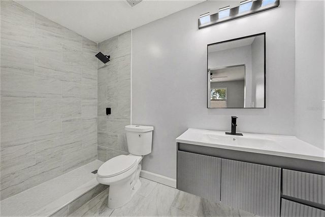 6802 CHIPPENDALE COURT, Tampa, FL 33634