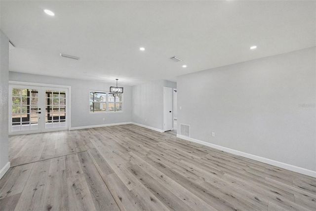 6802 CHIPPENDALE COURT, Tampa, FL 33634