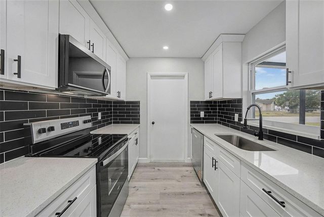 6802 CHIPPENDALE COURT, Tampa, FL 33634