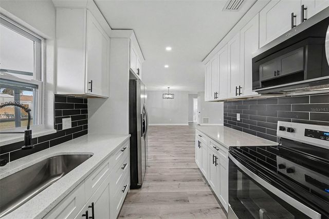 6802 CHIPPENDALE COURT, Tampa, FL 33634