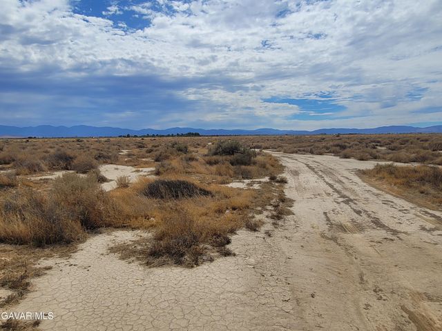 E 110 E Avenue F12 # Vic, Lake Los Angeles, CA 93535