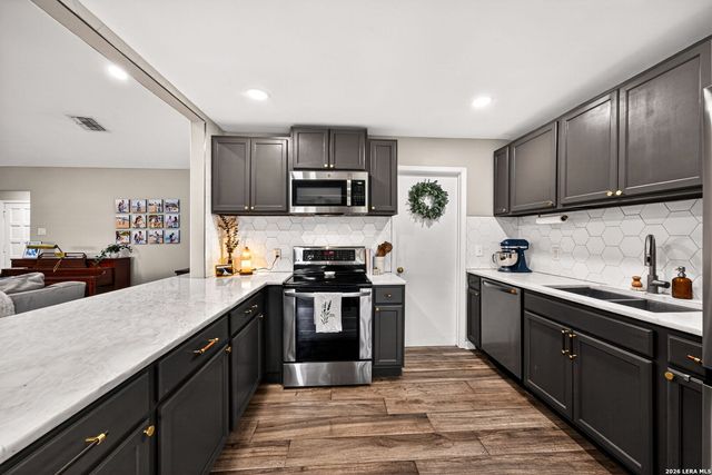 8720 Thatch, San Antonio, TX 78240