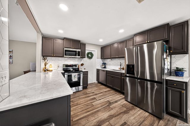 8720 Thatch, San Antonio, TX 78240