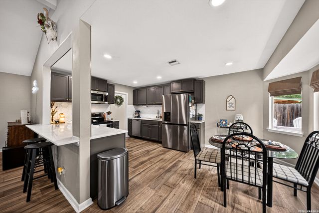 8720 Thatch, San Antonio, TX 78240
