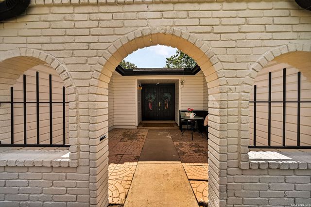 8720 Thatch, San Antonio, TX 78240