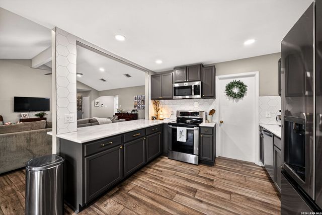 8720 Thatch, San Antonio, TX 78240