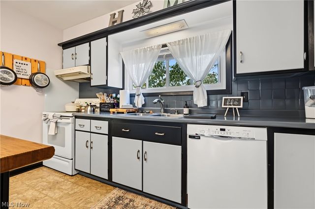 819 Sunset View Boulevard, Tallmadge, OH 44278