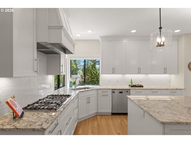 1607 ARRAN Ct, West Linn, OR 97068
