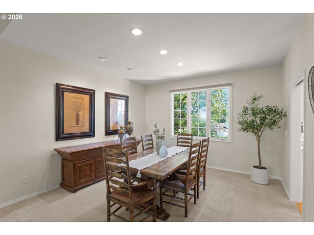 1607 ARRAN Ct, West Linn, OR 97068