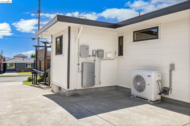 628 Kern St, Richmond, CA 94805