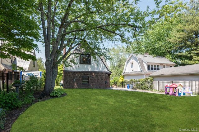 84 Allenwood Road, Great Neck, NY 11023