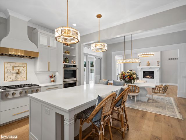 5769 Cotswold Drive 16, Washington Twp, MI 48094