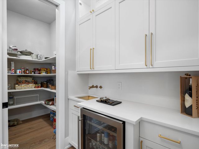 5769 Cotswold Drive 16, Washington Twp, MI 48094