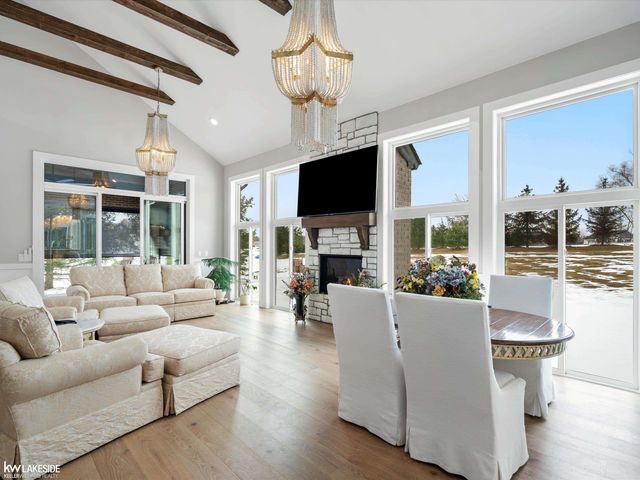 5769 Cotswold Drive 16, Washington Twp, MI 48094