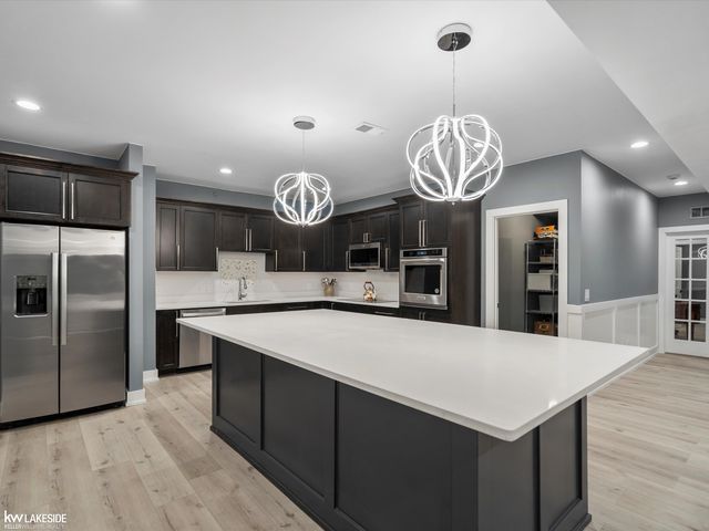 5769 Cotswold Drive 16, Washington Twp, MI 48094