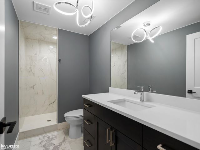 5769 Cotswold Drive 16, Washington Twp, MI 48094