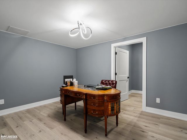 5769 Cotswold Drive 16, Washington Twp, MI 48094