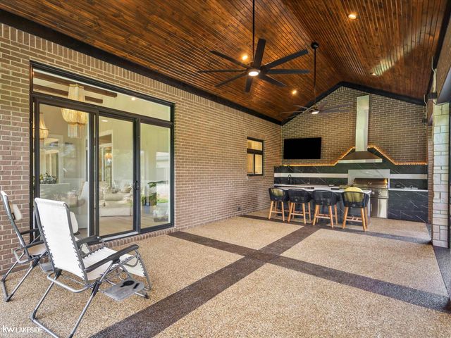 5769 Cotswold Drive 16, Washington Twp, MI 48094