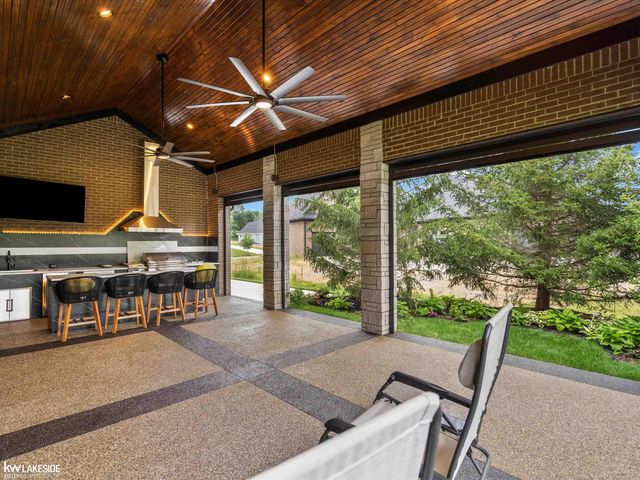 5769 Cotswold Drive 16, Washington Twp, MI 48094