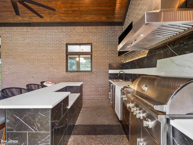 5769 Cotswold Drive 16, Washington Twp, MI 48094