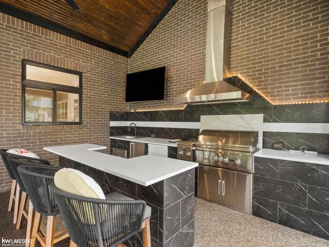 5769 Cotswold Drive 16, Washington Twp, MI 48094