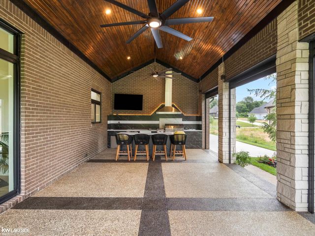 5769 Cotswold Drive 16, Washington Twp, MI 48094