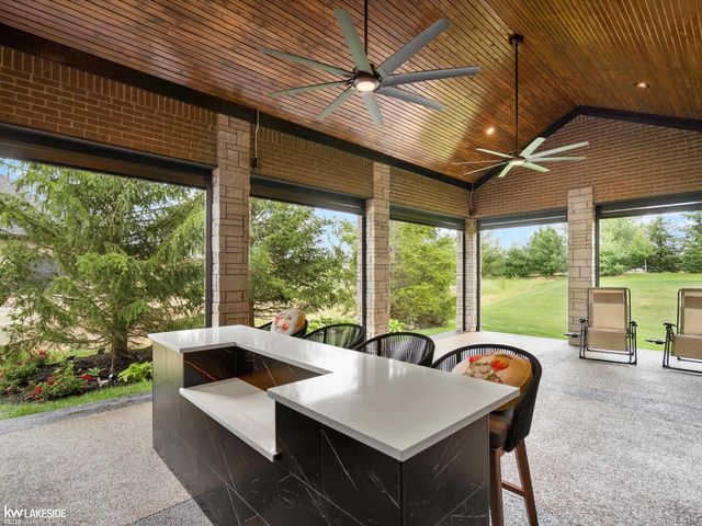 5769 Cotswold Drive 16, Washington Twp, MI 48094