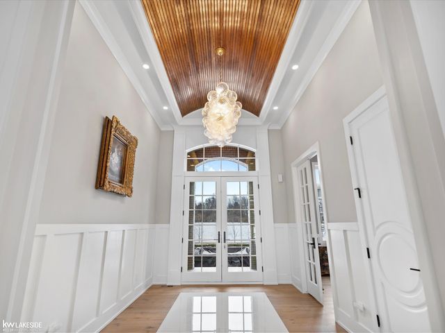 5769 Cotswold Drive 16, Washington Twp, MI 48094