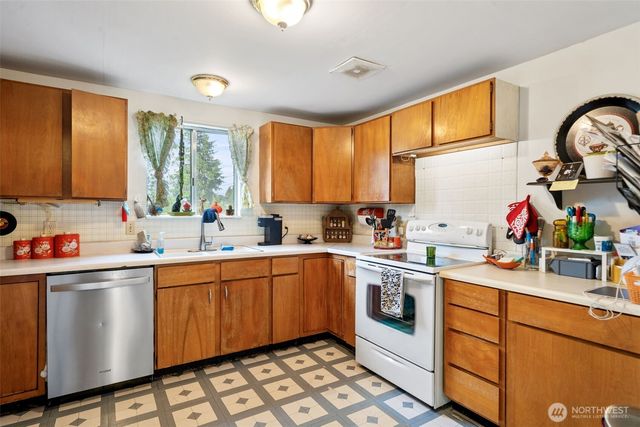 1616 SW Thistle Street, Seattle, WA 98106