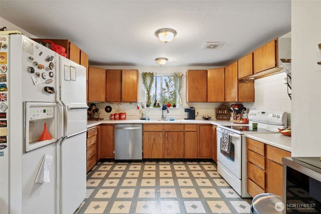 1616 SW Thistle Street, Seattle, WA 98106