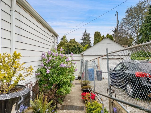 1616 SW Thistle Street, Seattle, WA 98106