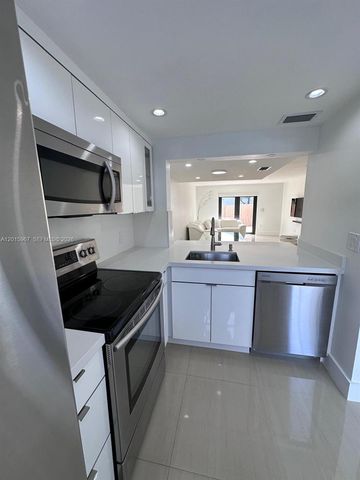 8010 SW 152nd Avenue 211, Miami, FL 33193