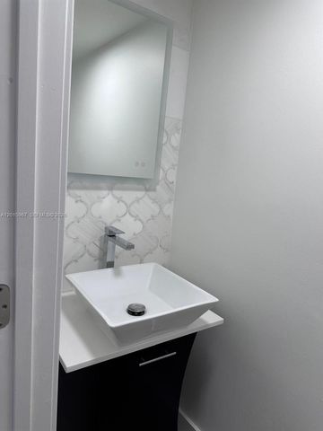 8010 SW 152nd Avenue 211, Miami, FL 33193