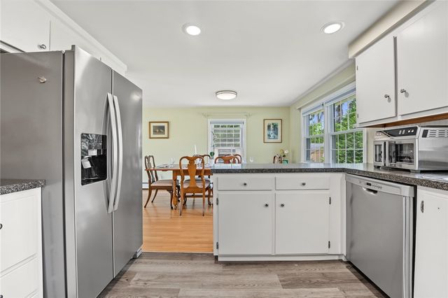10 Cherry Lane, Barrington, RI 02806