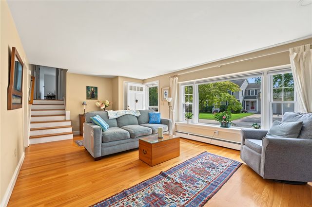 10 Cherry Lane, Barrington, RI 02806
