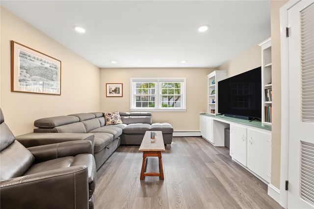 10 Cherry Lane, Barrington, RI 02806