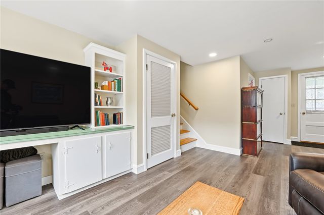 10 Cherry Lane, Barrington, RI 02806