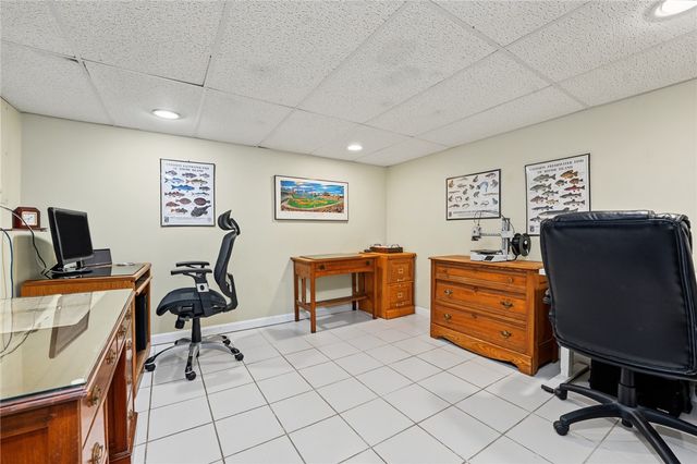 10 Cherry Lane, Barrington, RI 02806