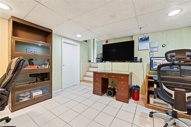 10 Cherry Lane, Barrington, RI 02806