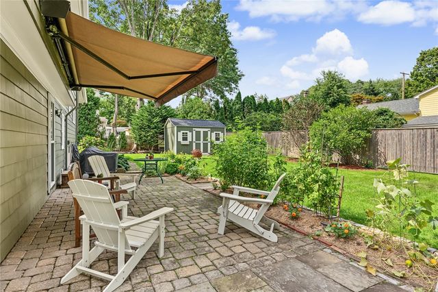 10 Cherry Lane, Barrington, RI 02806